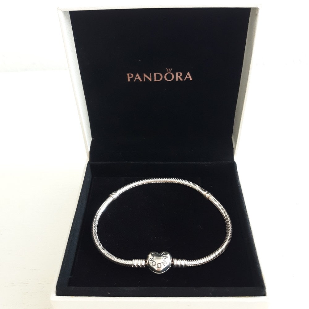 Pandora Moments Heart Clasp Snake Chain Bracelet never worn